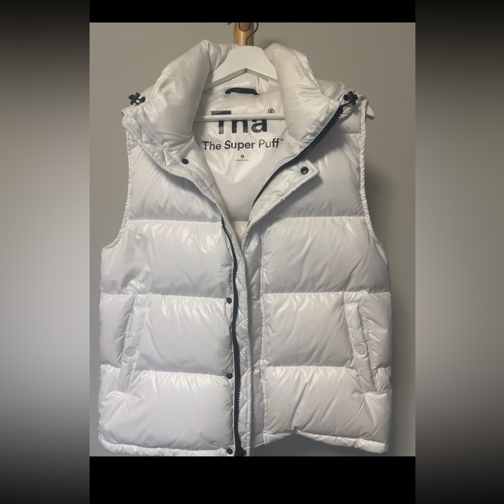 Aritzia Super Puff  Women's Glossy White Puffer Vest Size M